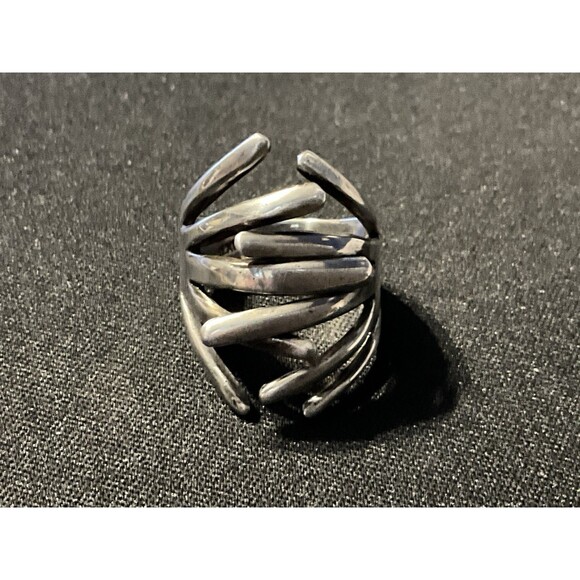 Unbranded Jewelry - Vintage 925 Mexico Signed Interlocking Fingers Rare Ring Size 7